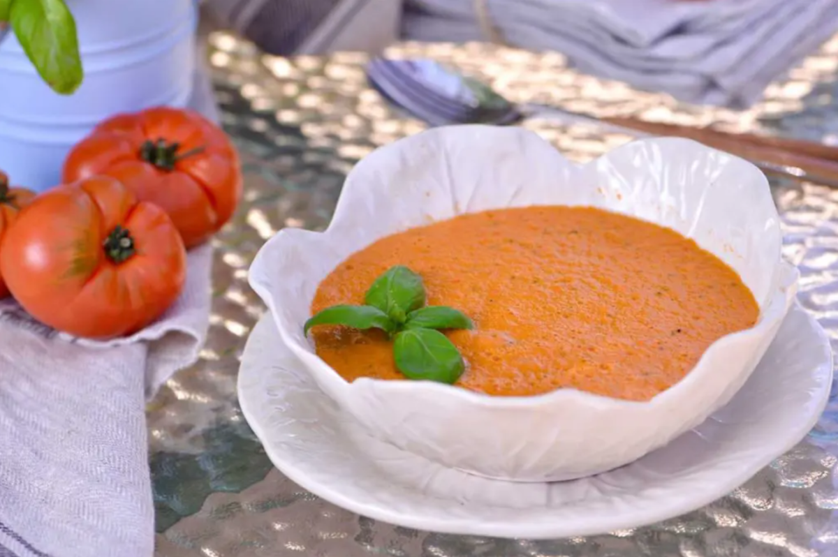 crema de tomate y albahaca